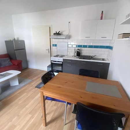 Schoene 2 Zimmer Apartment In Krefeld City, Monteur Wohnung Netflix & Prime ภายนอก รูปภาพ