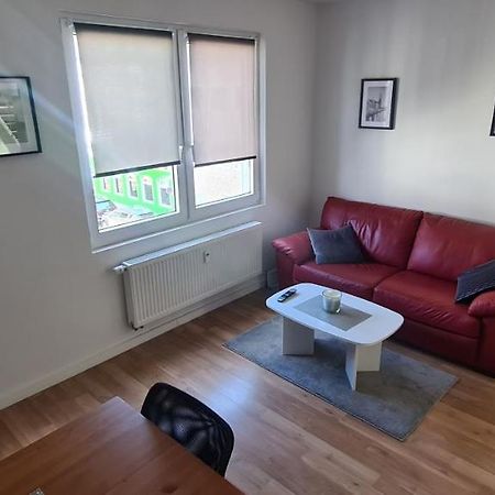 Schoene 2 Zimmer Apartment In Krefeld City, Monteur Wohnung Netflix & Prime ภายนอก รูปภาพ