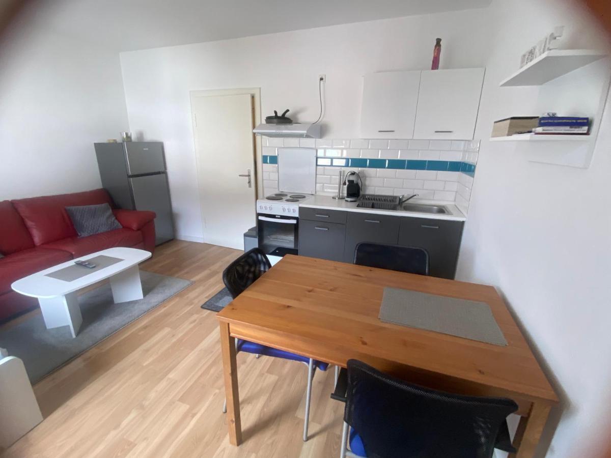 Schoene 2 Zimmer Apartment In Krefeld City, Monteur Wohnung Netflix & Prime ภายนอก รูปภาพ