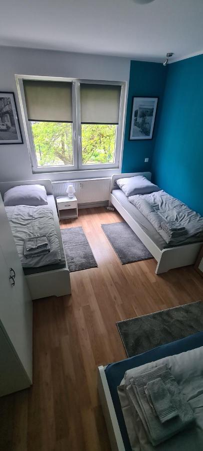 Schoene 2 Zimmer Apartment In Krefeld City, Monteur Wohnung Netflix & Prime ภายนอก รูปภาพ