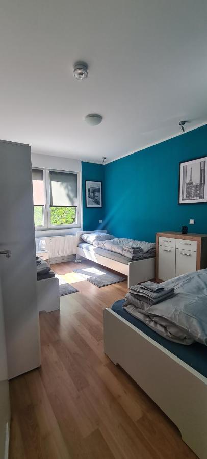 Schoene 2 Zimmer Apartment In Krefeld City, Monteur Wohnung Netflix & Prime ภายนอก รูปภาพ