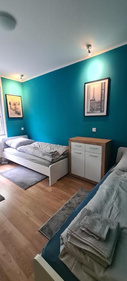 Schoene 2 Zimmer Apartment In Krefeld City, Monteur Wohnung Netflix & Prime ภายนอก รูปภาพ